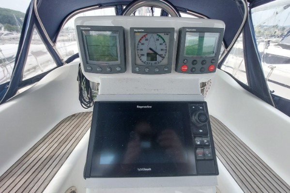 Beneteau Oceanis Clipper 343 additional image 10
