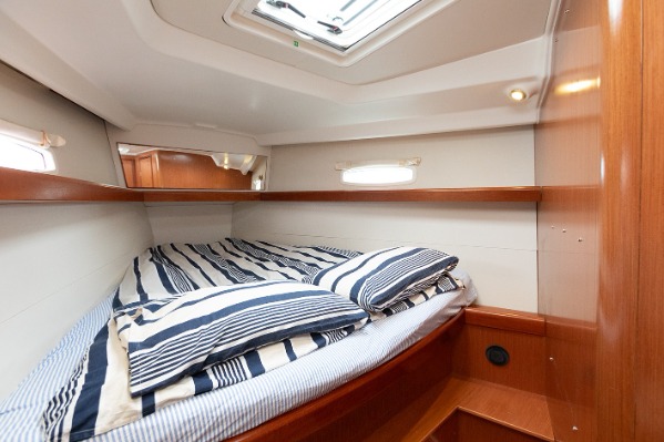 Beneteau Oceanis 43 additional image 7