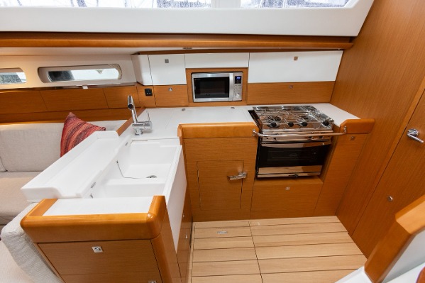 Jeanneau Sun Odyssey 44 DS additional image 5