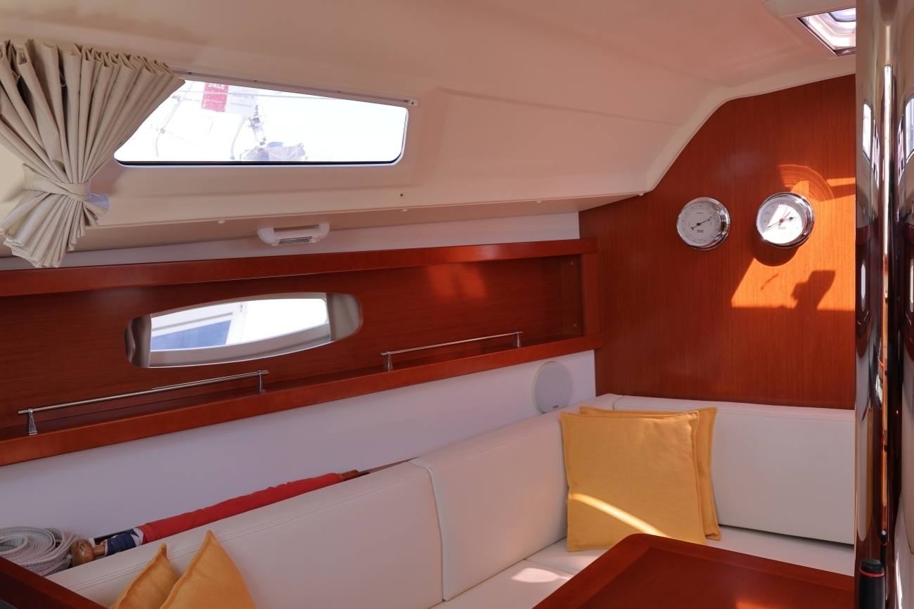 Beneteau Oceanis 31 Lift Keel 9