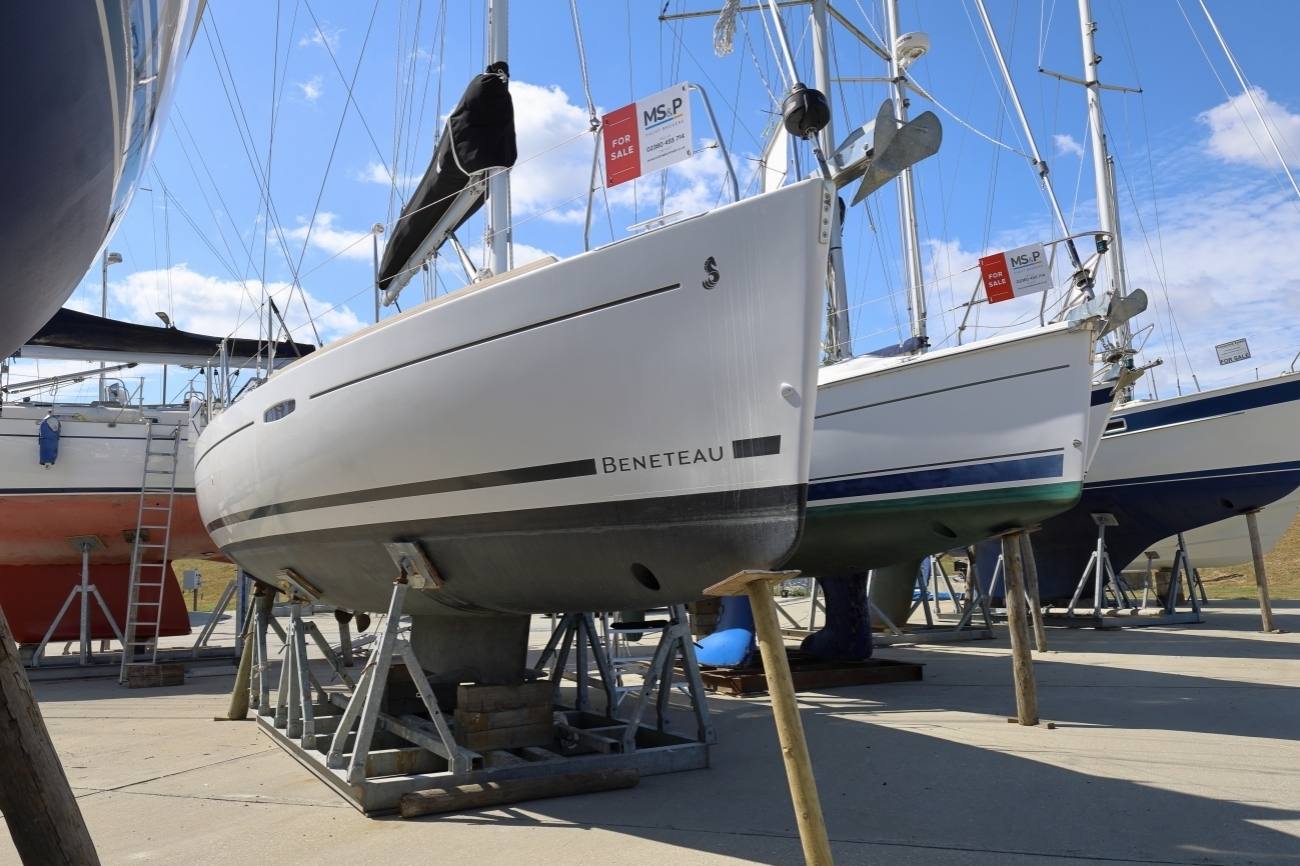 Beneteau Oceanis 31 Lift Keel 17