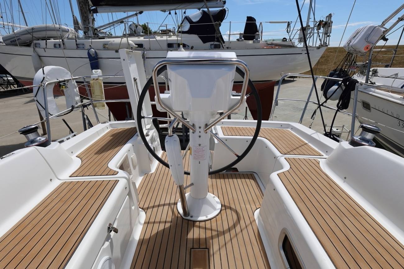 Beneteau Oceanis 31 Lift Keel 15
