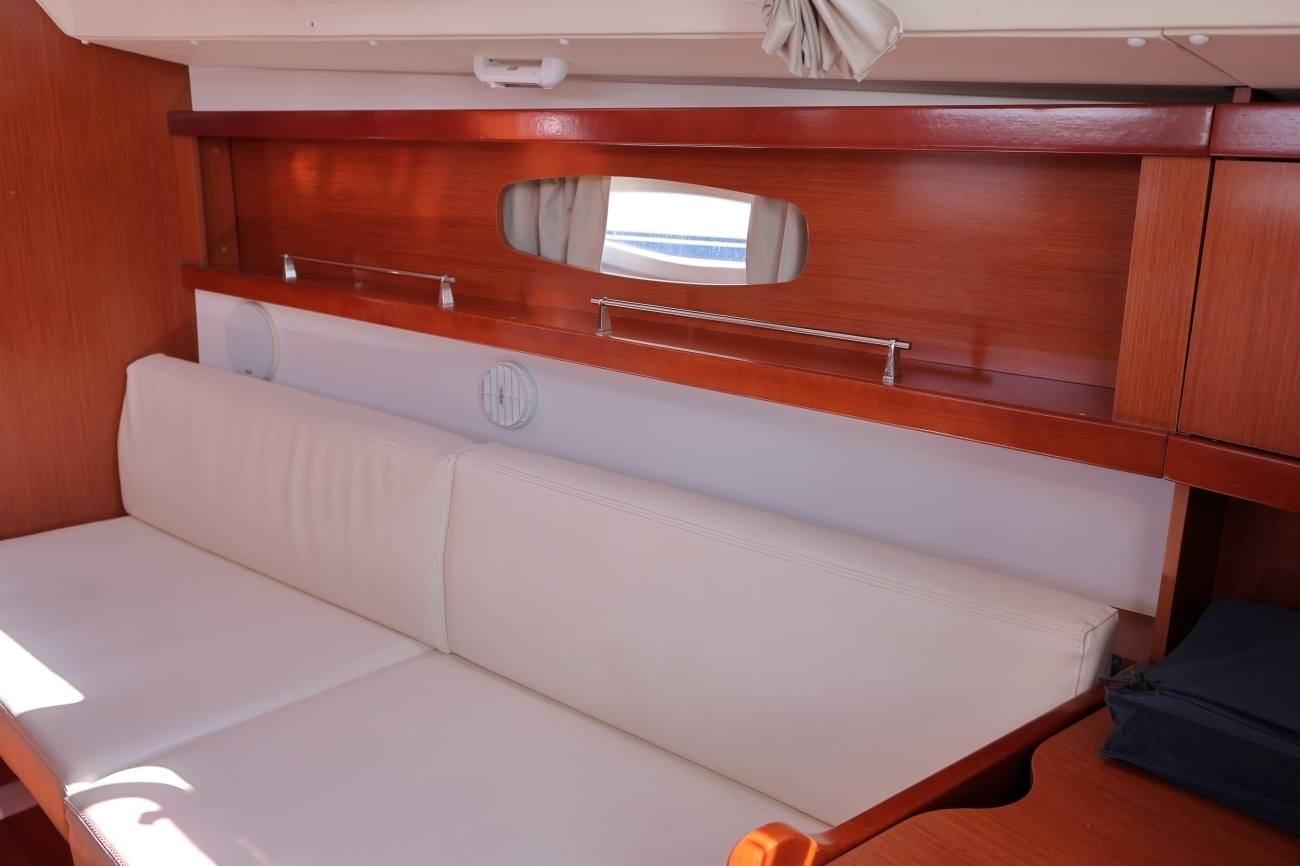 Beneteau Oceanis 31 Lift Keel 7
