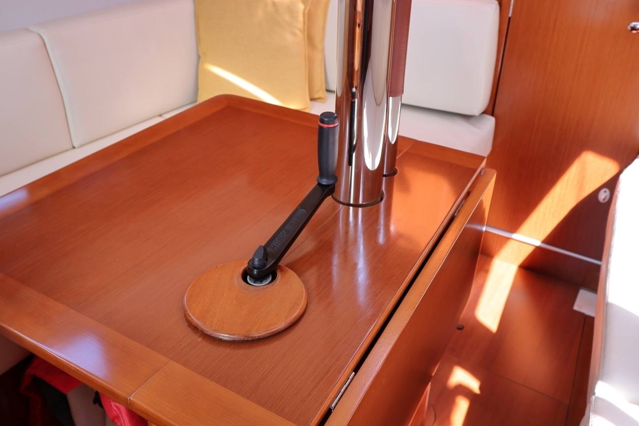 Beneteau Oceanis 31 Lift Keel 10