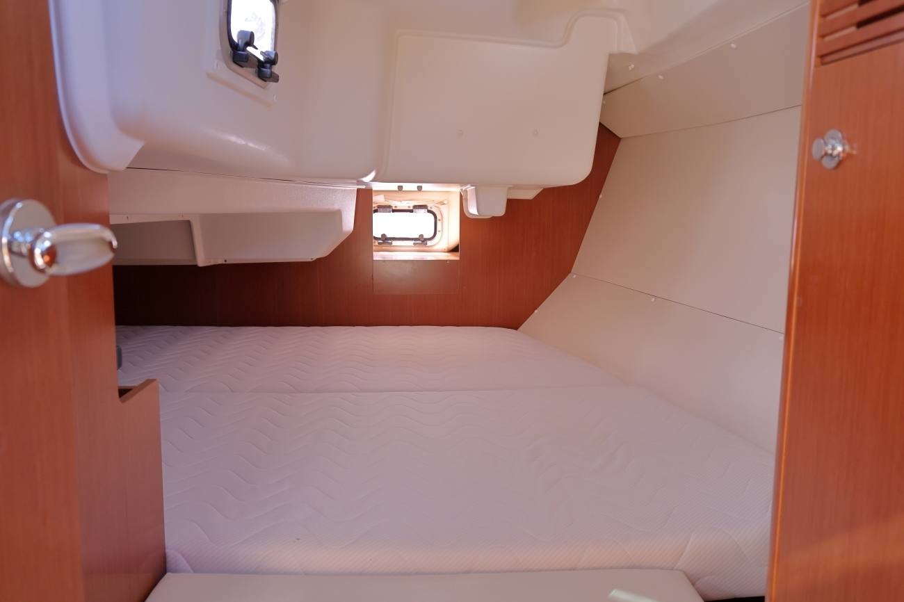 Beneteau Oceanis 31 Lift Keel 11