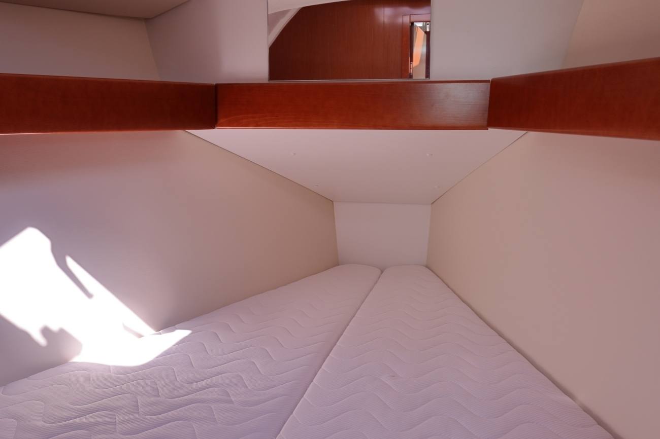 Beneteau Oceanis 31 Lift Keel 12