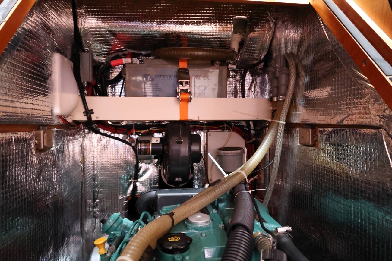 Engine start battery