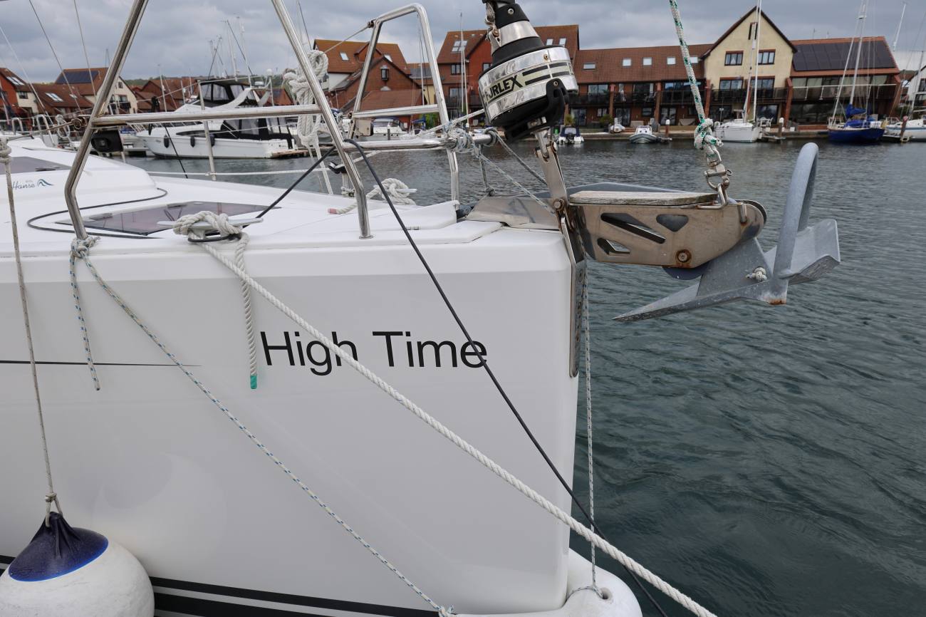 Bow roller and anchor