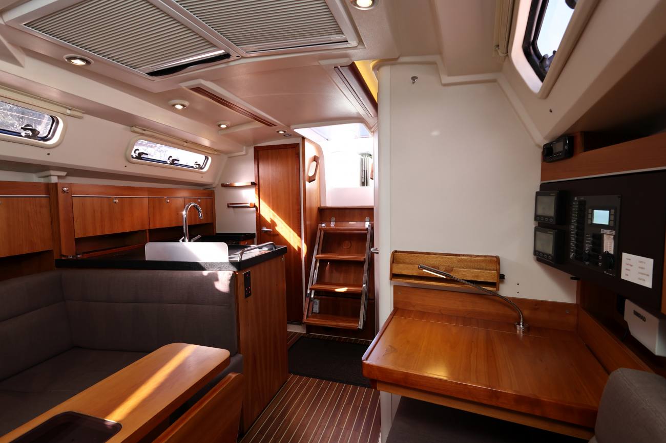 Hanse 345 interior