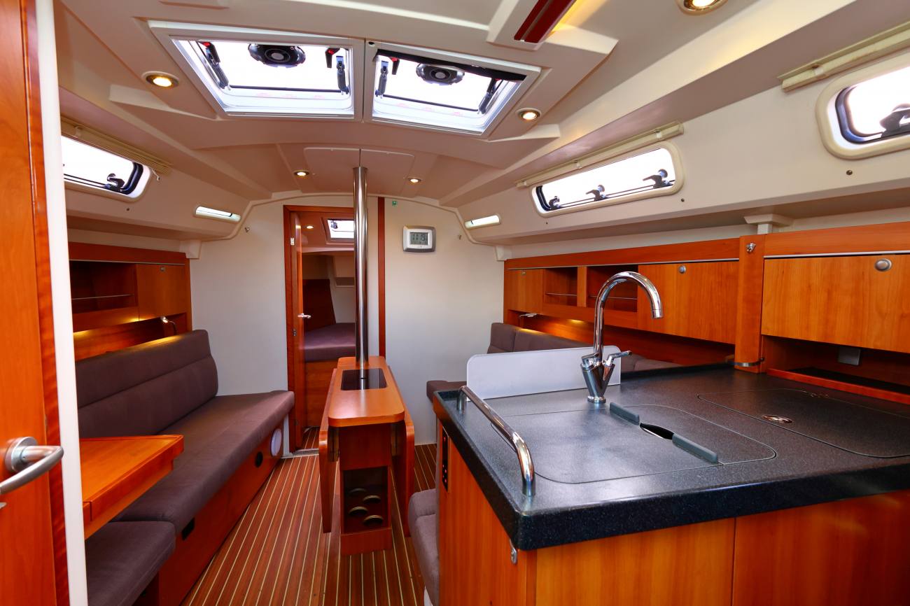 Looking fwd in Hanse 345