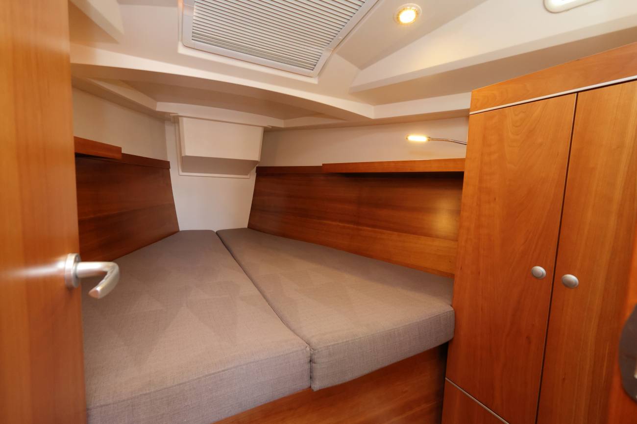 Hanse 345 Fore Cabin