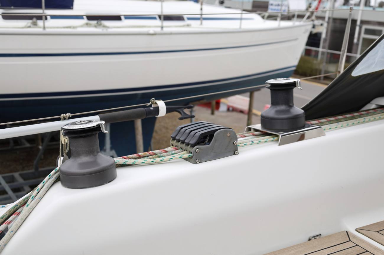 Hanse 345 winches