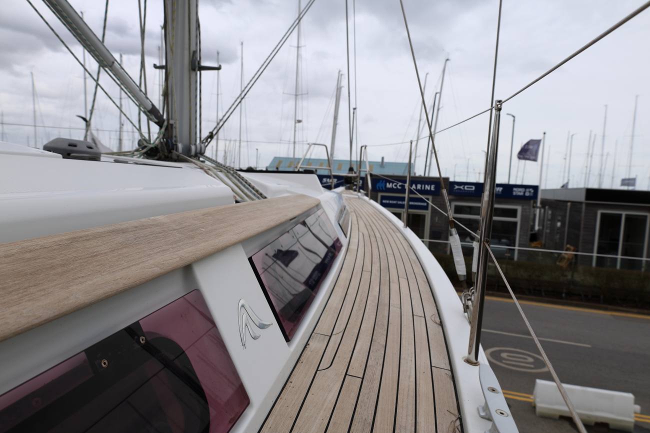 Hanse 345 Side Deck