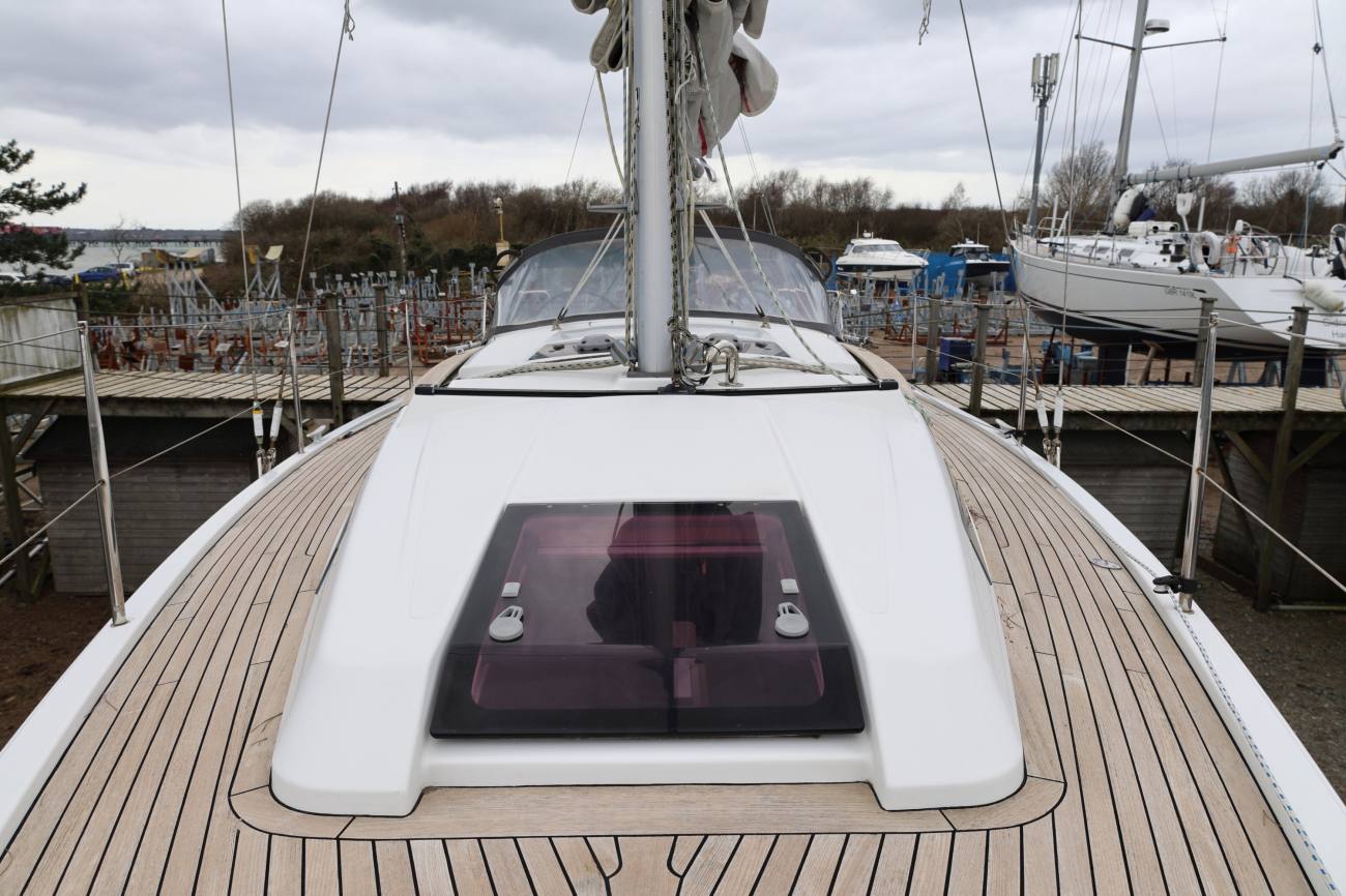 Hanse 345 Forward Coachroof