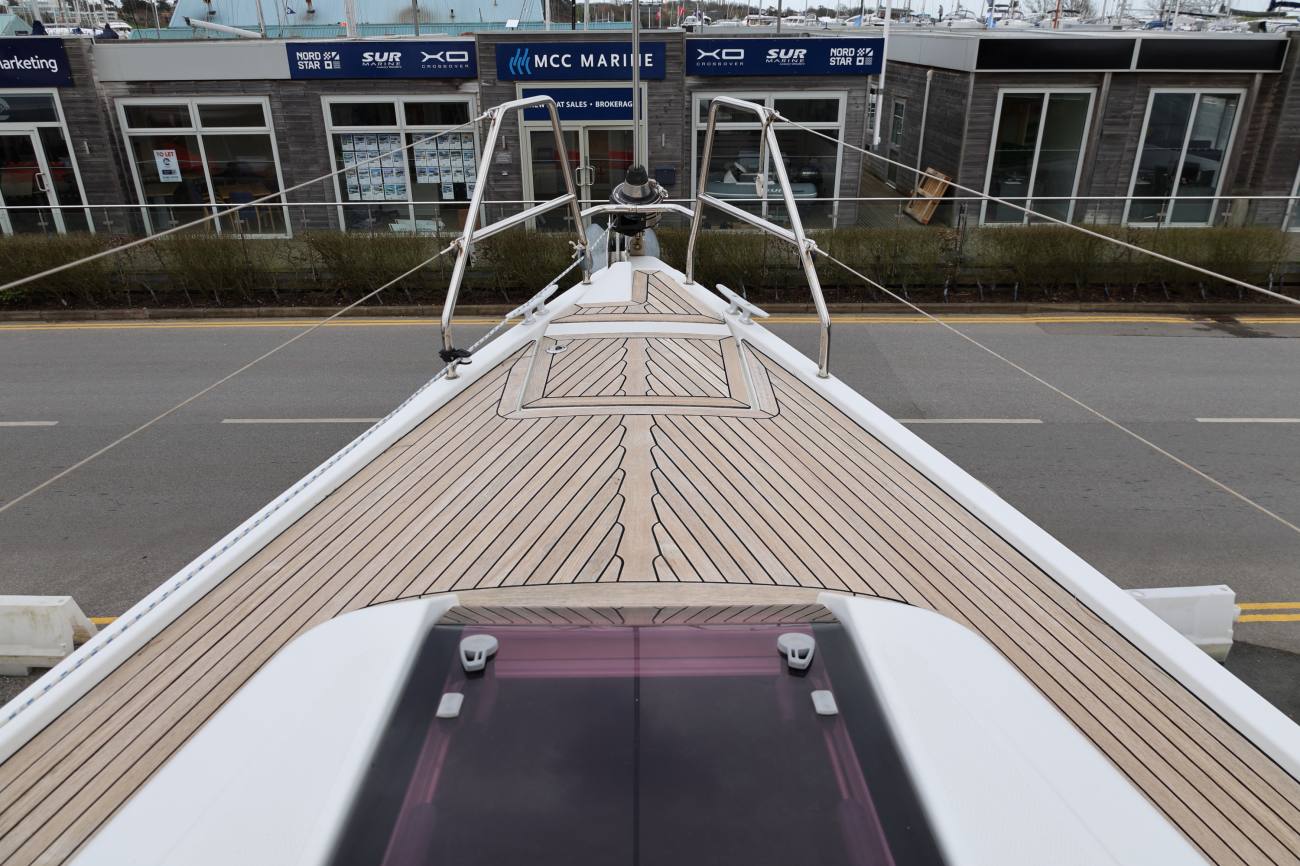 Hanse 345 Foredeck