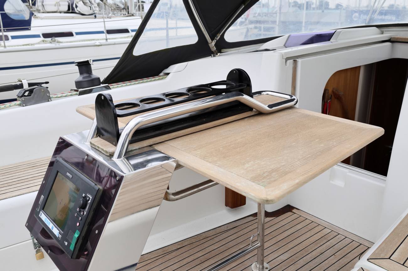 Hanse 345 Gin and Tonic Holder