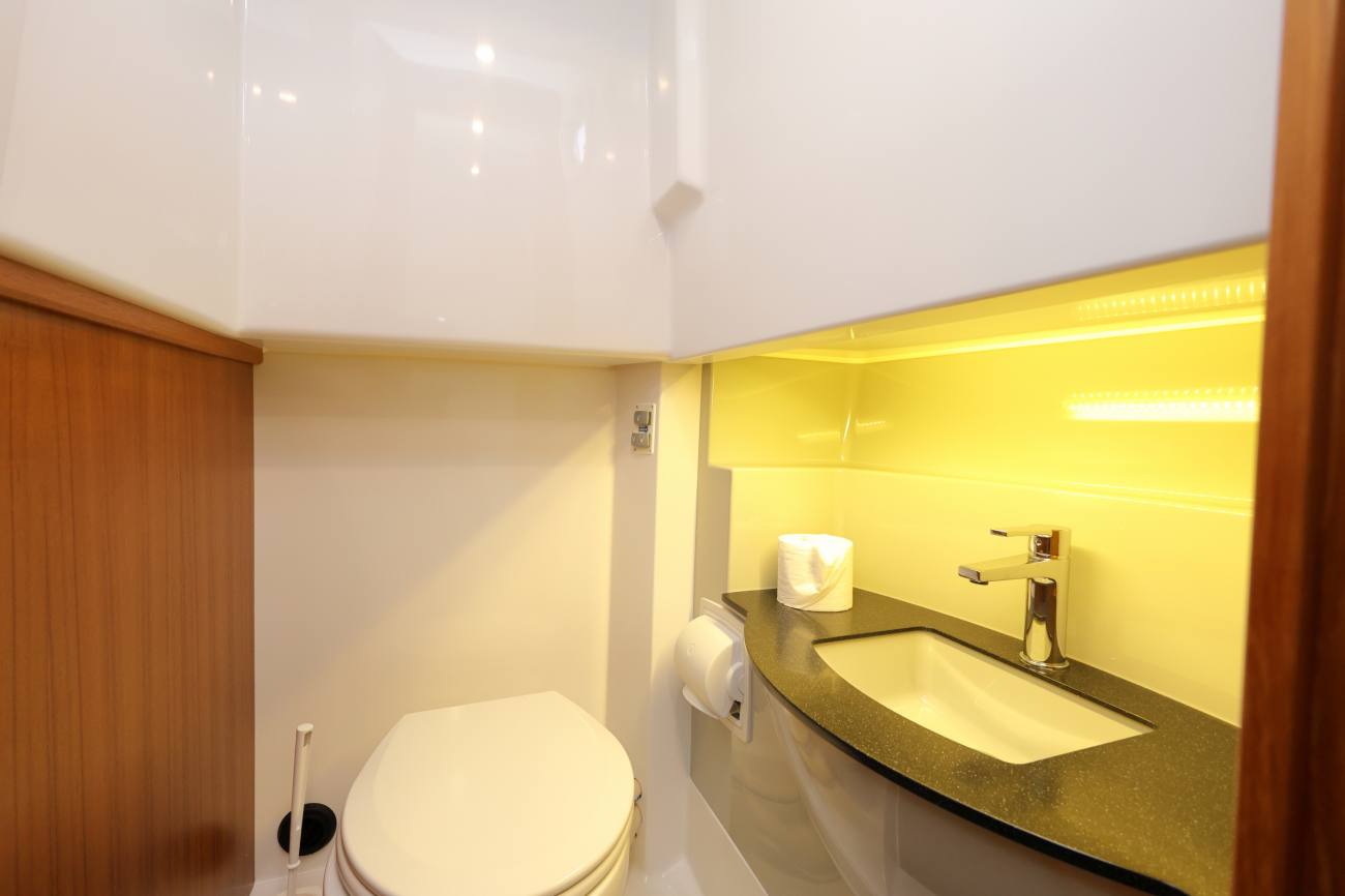 Sargo 36 Fly Memsahib Aft Heads