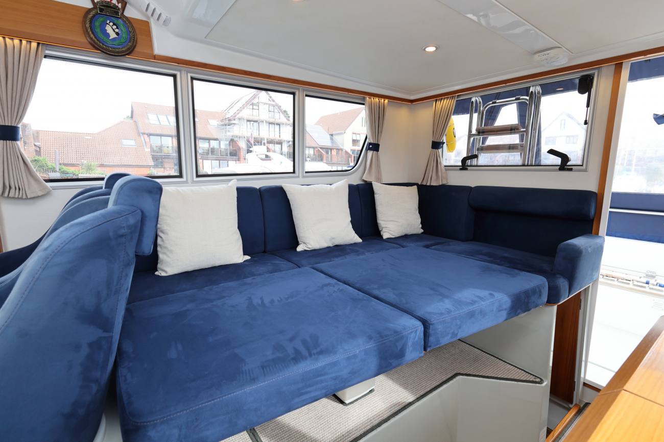 Sargo 36 Fly Memsahib Saloon Berth