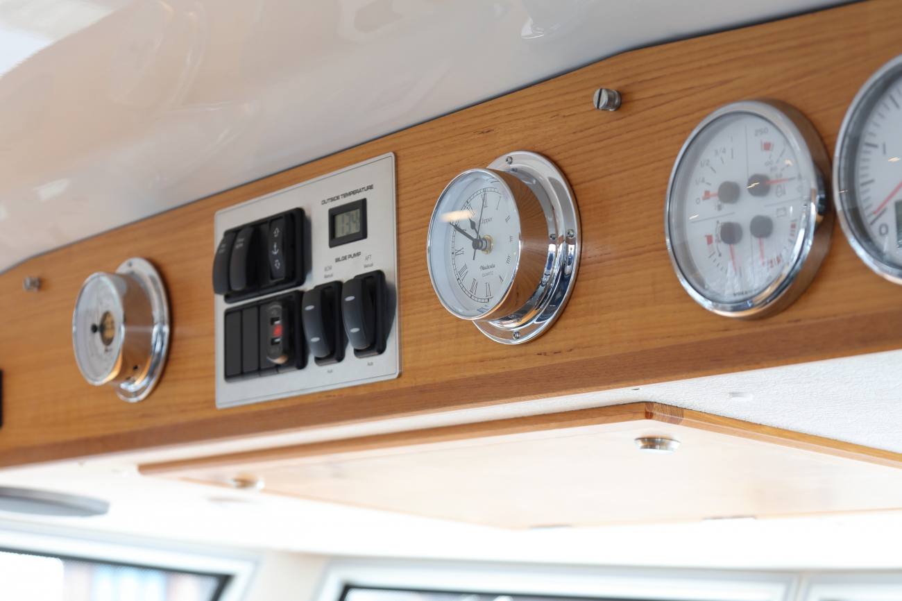 Sargo 36 Fly Memsahib Clock and Barometer