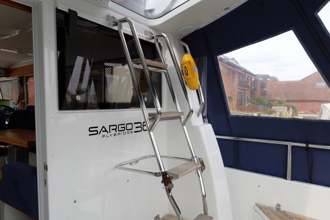 Sargo 36 Fly Memsahib Flybridge Access