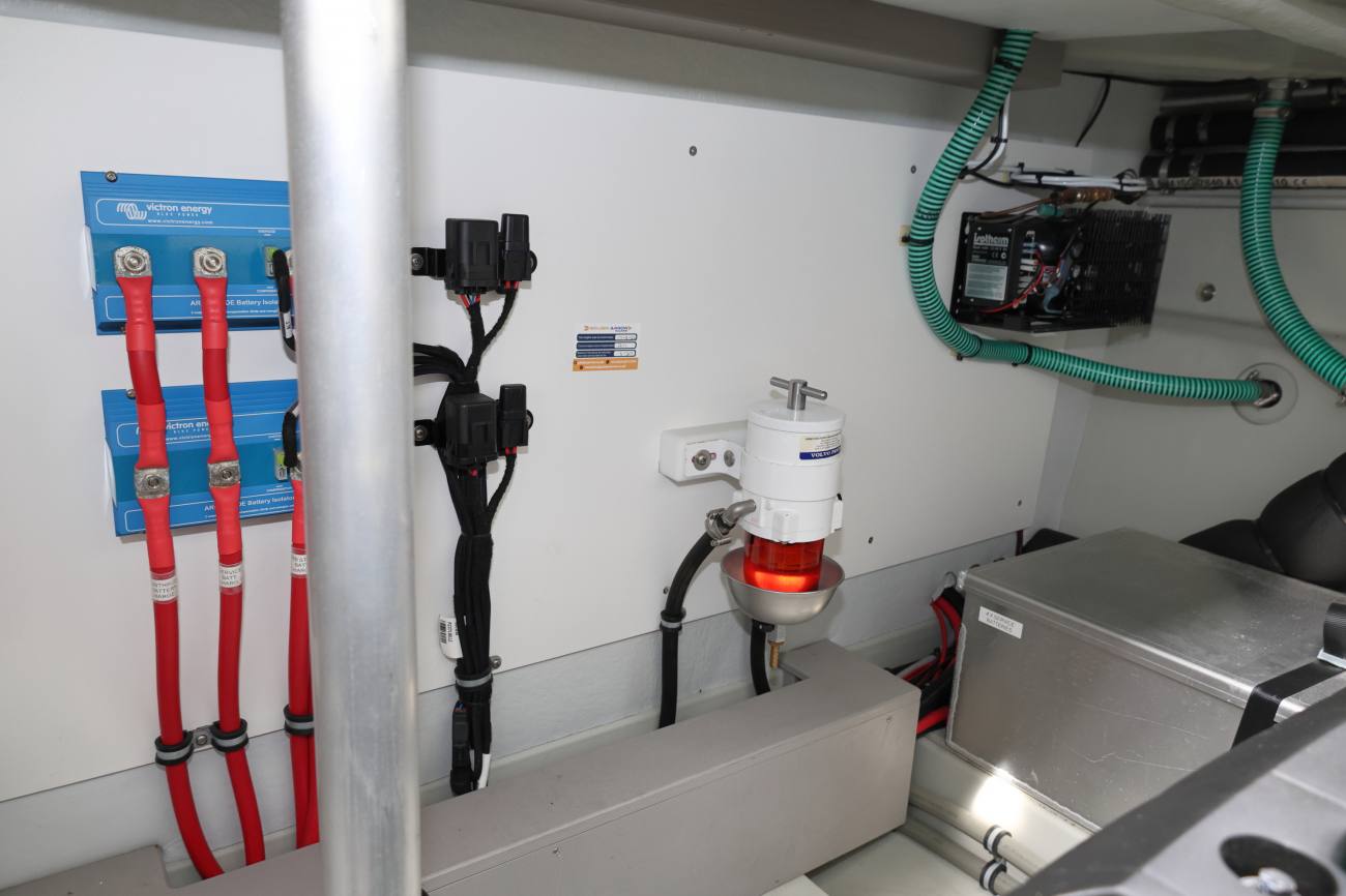 Sargo 36 Fly Memsahib Engine Bay