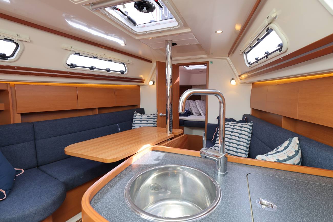 Hanse 325 Squeak Basin