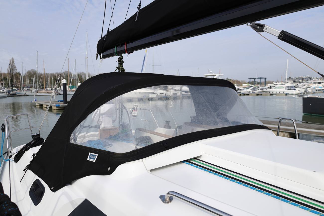 Hanse 325 Squeak Sprayhood