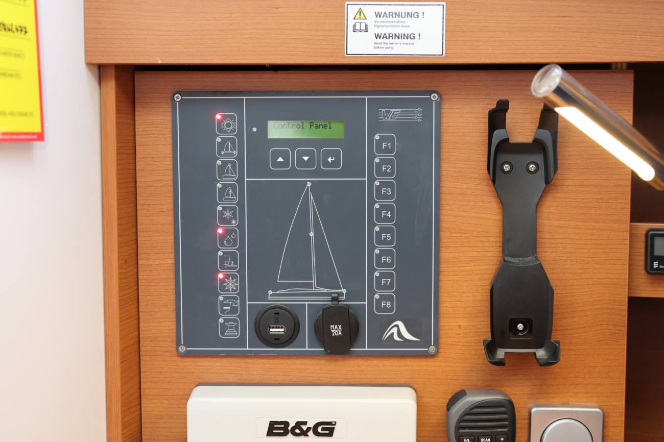 Hanse 325 Squeak Switch Panel