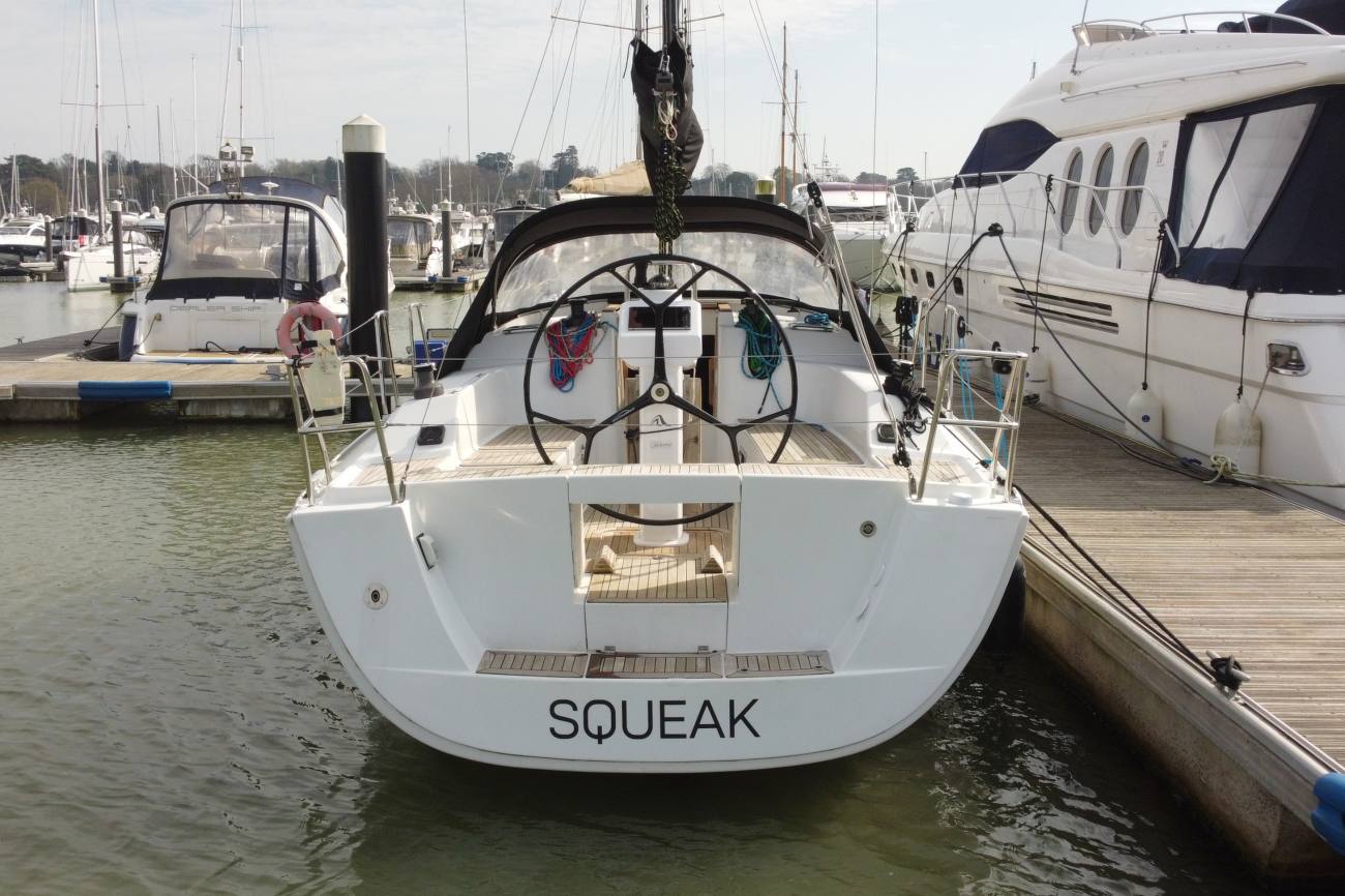 Hanse 325 Squeak Transom