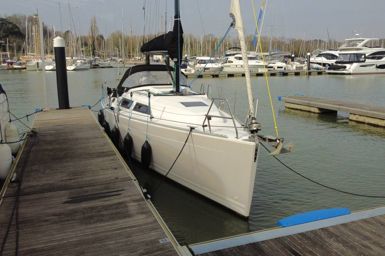Hanse 325 Squeak Bow