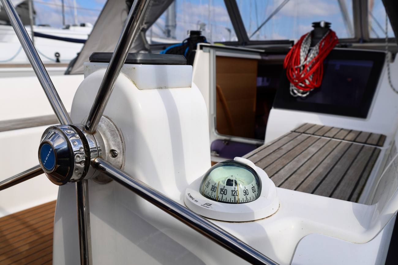 Starboard wheel and compass