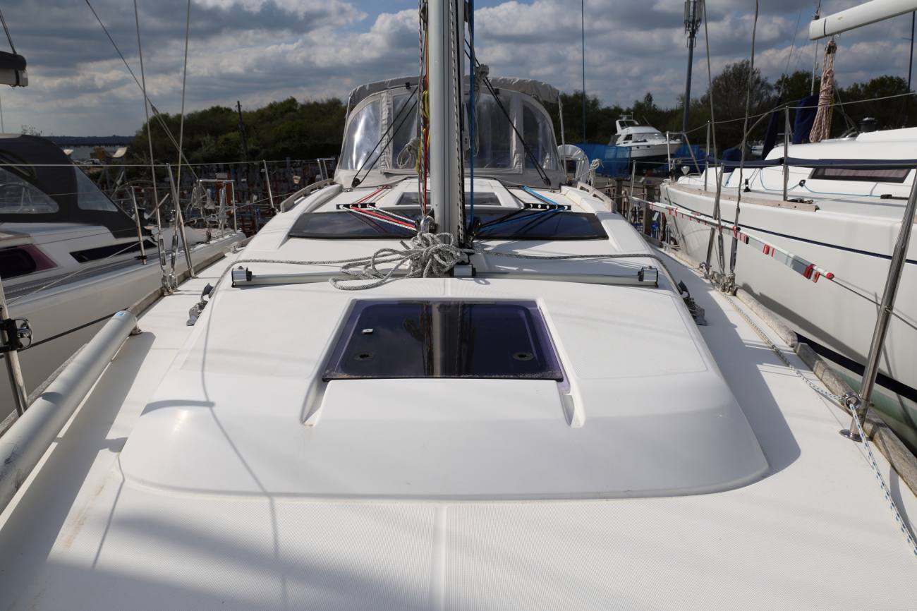 Coachroof and mast step