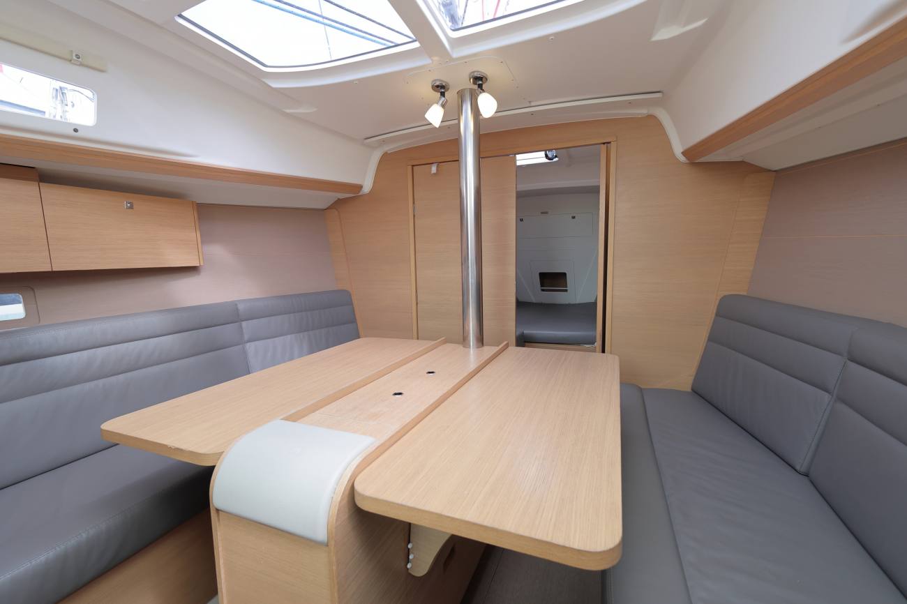 Saloon table exyended