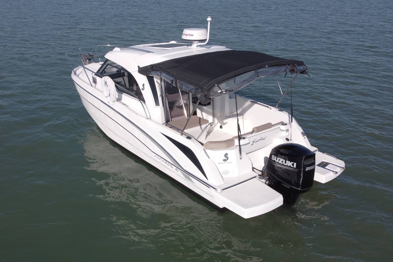 Beneteau Antares 8 - Aft quarter