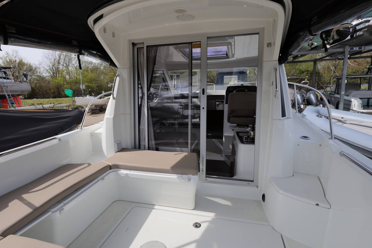 Beneteau Antares 8 - Cockpit