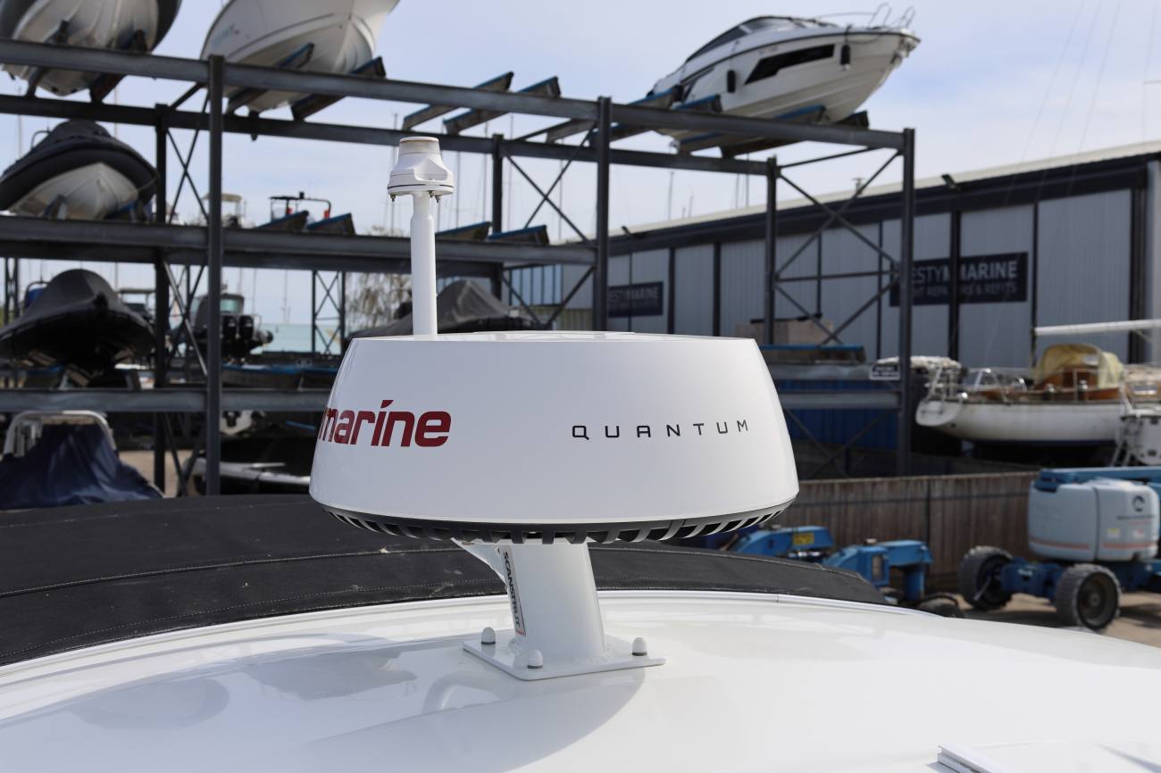 Beneteau Antares 8 - Radar