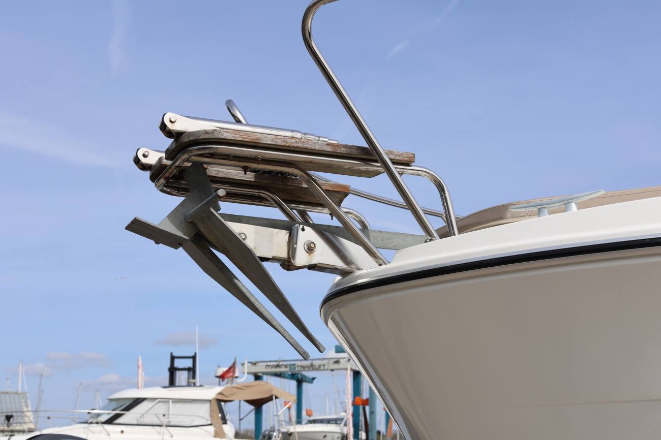 Beneteau Antares 8 - Bow Anchor