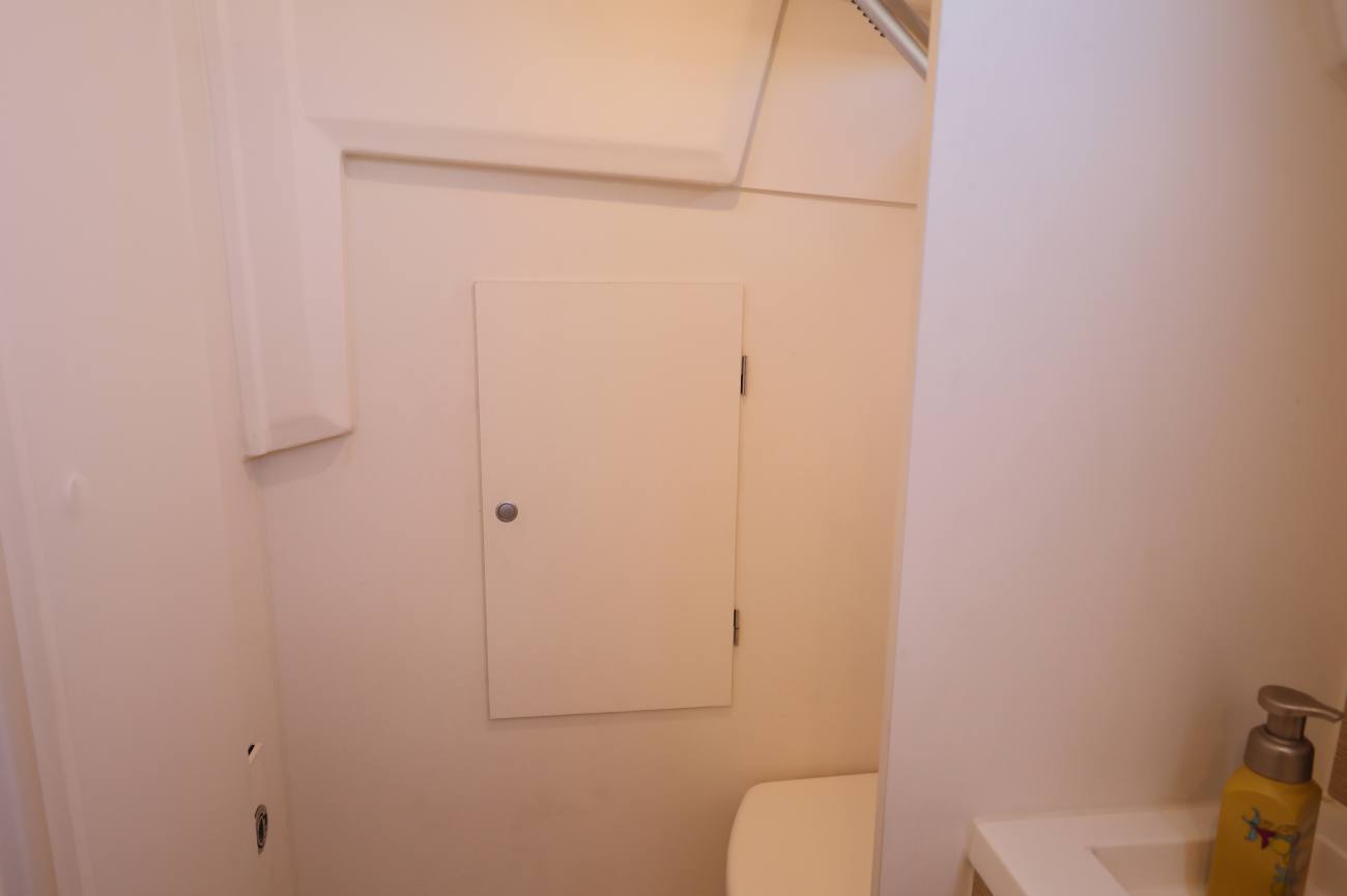 Shower cubicle and access to cockpit locker