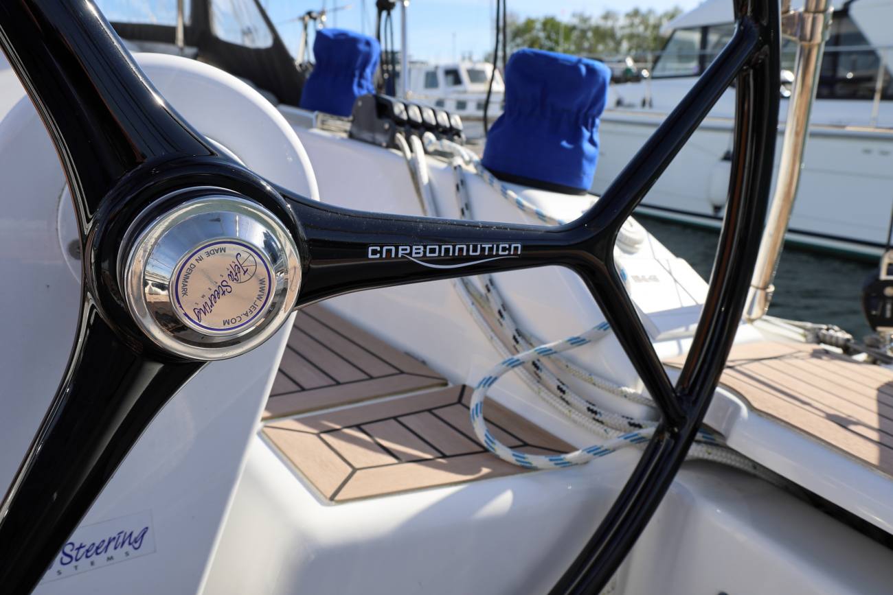 Carbon wheel