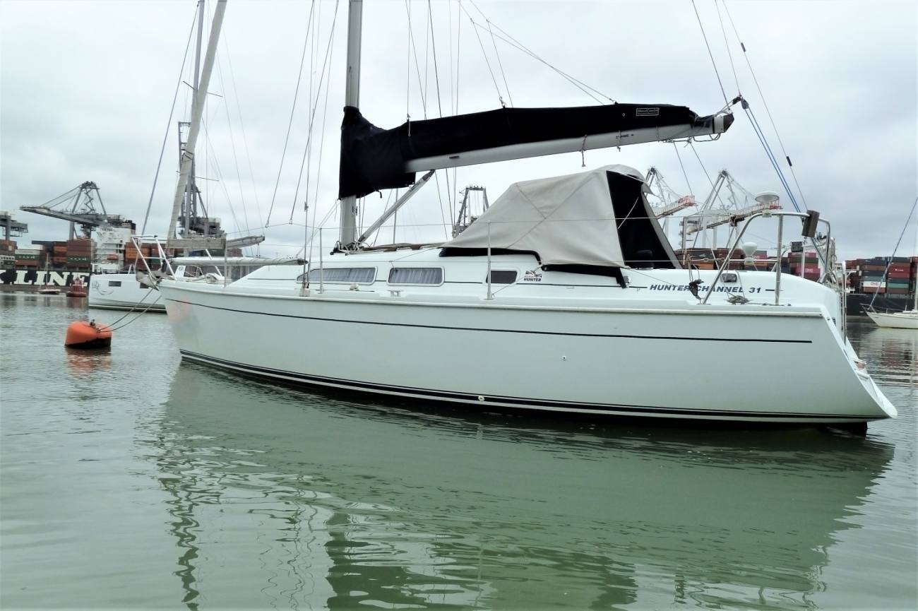 Hunter Channel 31 22