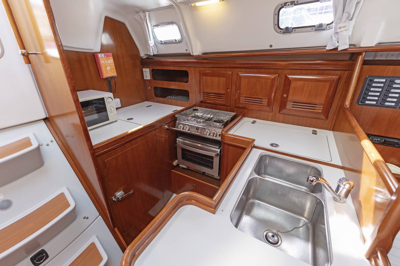 Beneteau Oceanis 361 Clipper 13