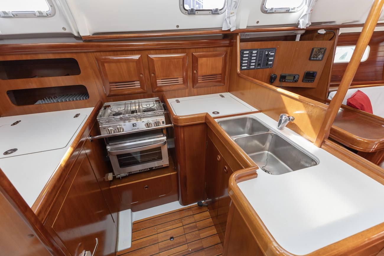 Beneteau Oceanis 361 Clipper 12