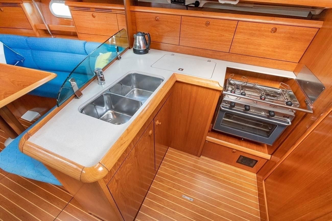 Jeanneau Sun Odyssey 37 12