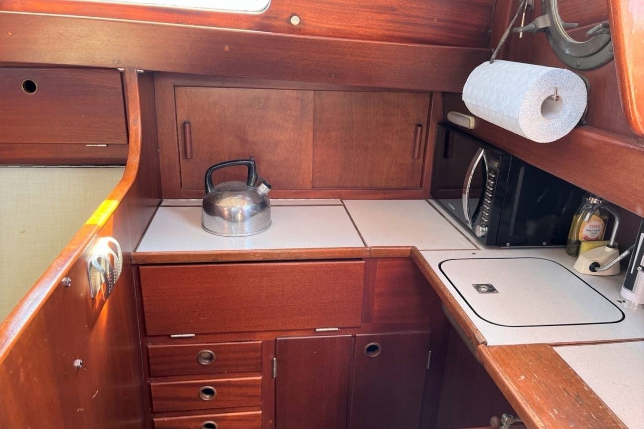 Hallberg Rassy Mistral 33 23