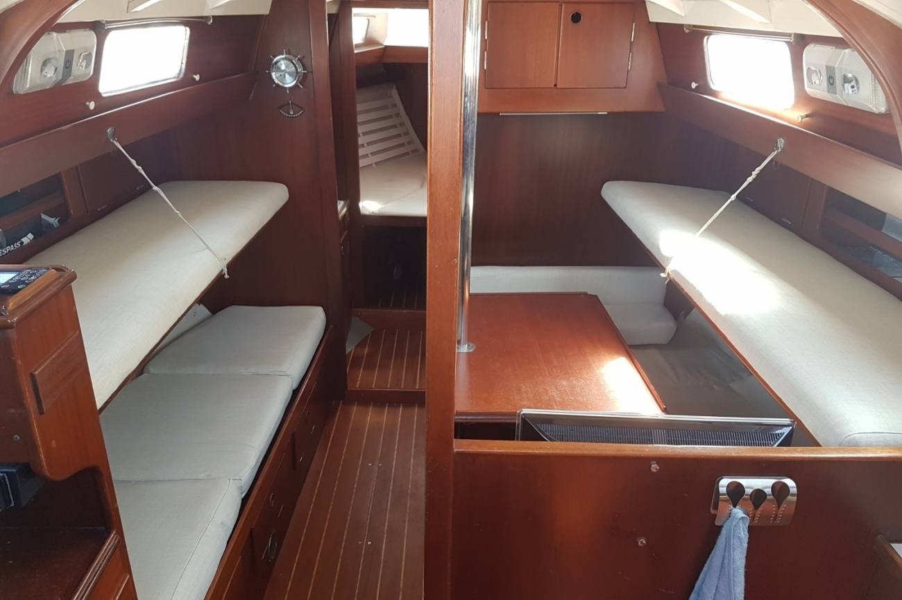 Hallberg Rassy Mistral 33 20