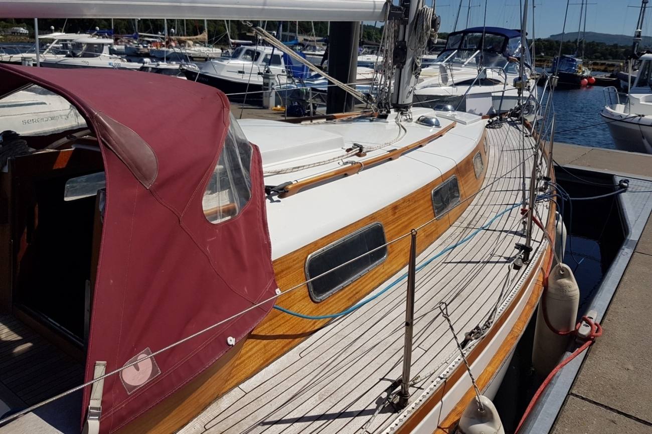 Hallberg Rassy Mistral 33 9