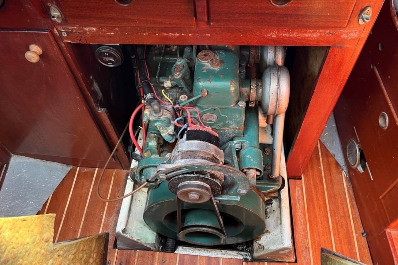 Hallberg Rassy Mistral 33 16