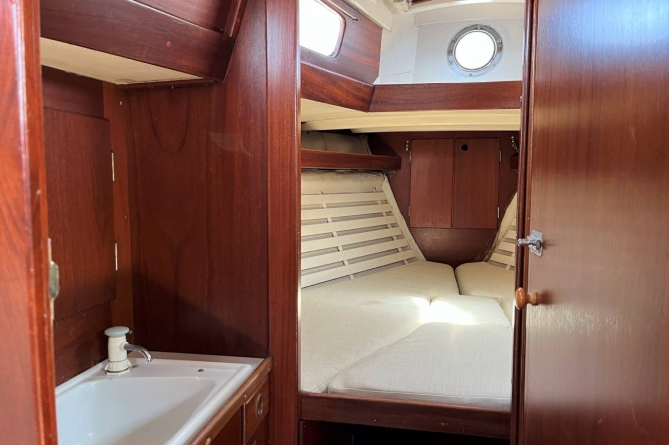Hallberg Rassy Mistral 33 18