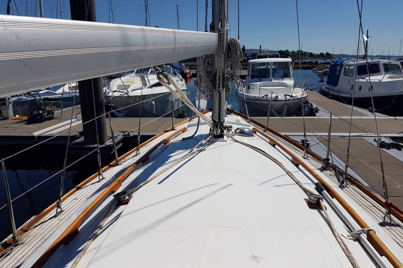 Hallberg Rassy Mistral 33 10
