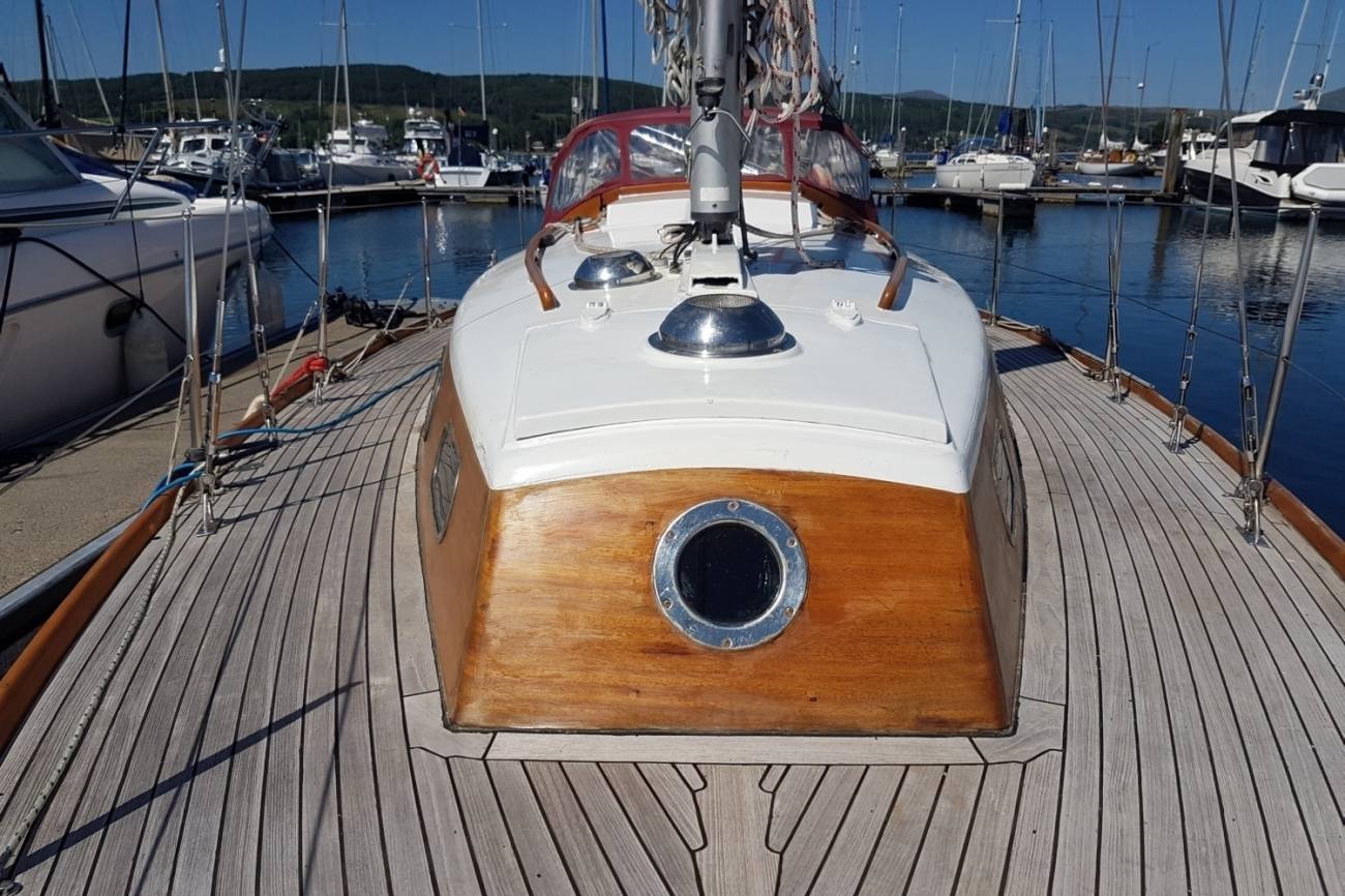 Hallberg Rassy Mistral 33 8
